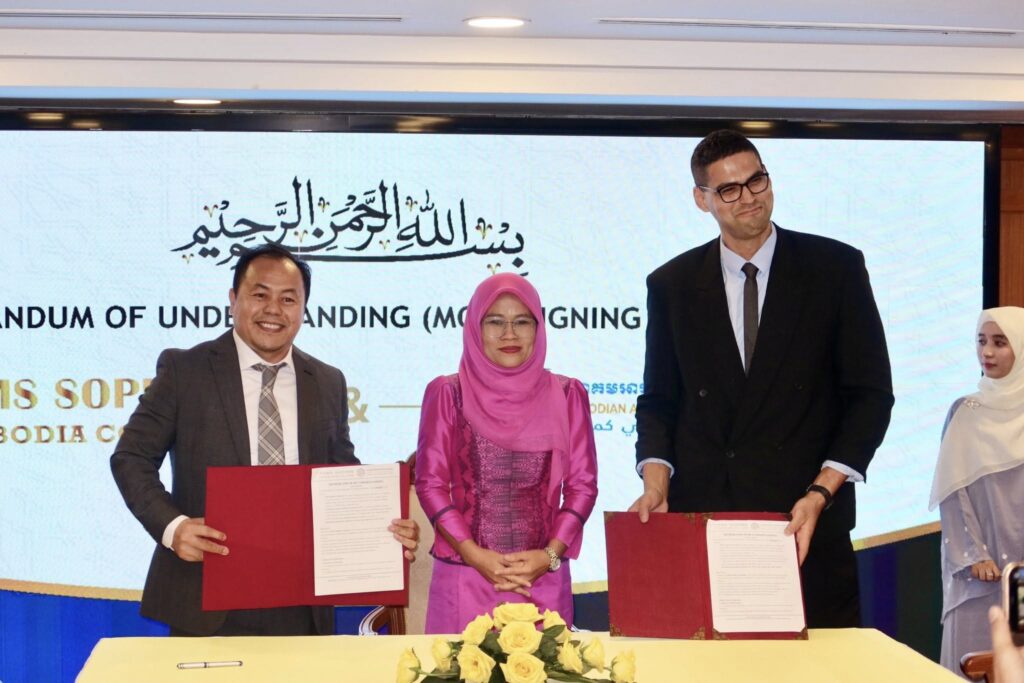 ពិធីចុះហត្ថលេខា​អនុស្សរណៈនៃការយោគយល់គ្នា (MoU) ផ្លូវការរវាង PSMS Sophia Co. Ltd និង សមាគមអាម៉ាណះតាកាហ្វុលកម្ពុជា