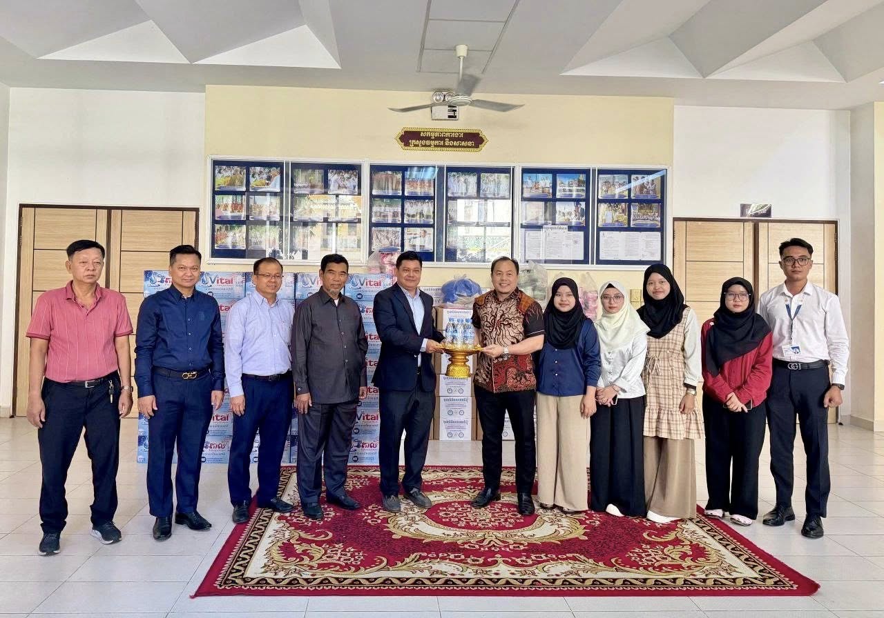 មជ្ឈមណ្ឌលឥស្លាមភ្នំពេញ (PPIC), មូលនិធិអភិវឌ្ឍន៍មូស្លឹមកម្ពុជា (CMDF) និងសមាគមអាម៉ាណះតាកាហ្វុលកម្ពុជា (CATA) បានរួមគ្នាផ្តល់ជំនួយសង្គ្រោះបន្ទាន់ ដល់ជនភៀសសឹកកម្ពុជា ដែលកំពុងជួបប្រទះការខ្វះខាតអាហារ ទឹកស្អាត ទីជម្រក និងសម្ភារៈចាំបាច់ផ្សេងៗ។